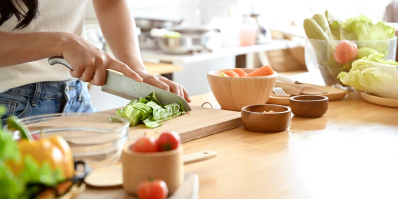 Chopping food